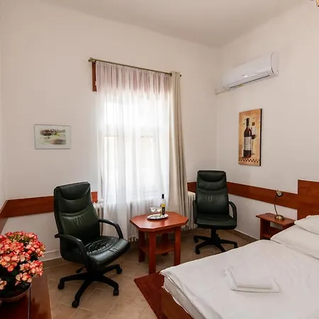 Fenyes Vinorium Bed and Breakfast 3*