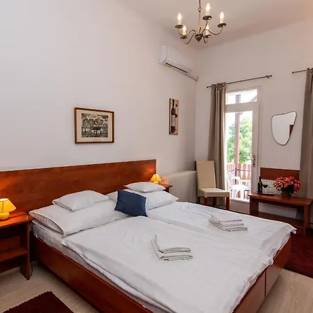 Fenyes Vinorium B&B