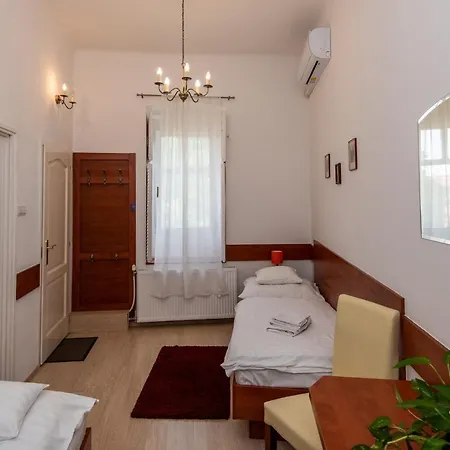 Fenyes Vinorium Bed and Breakfast