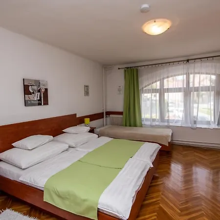 Fényes Vinorium Panzió Alojamento de Acomodação e Pequeno-almoço Sopron