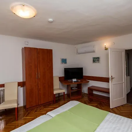 Fenyes Vinorium 3*