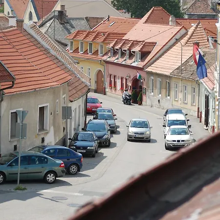 B&B Fenyes Vinorium 3*