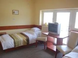 Fenyes Vinorium Bed and Breakfast Σόπρον